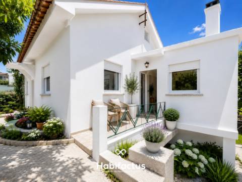 Moradia Isolada T3 com Jardim, Logradouro e Terreno c/ Anexos, á Venda em Béijós - Carregal do Sal -