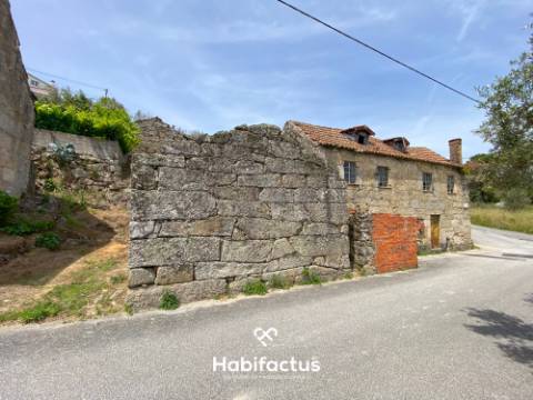 Moradia T2 de Pedra à venda para Restaurar em Cabanas do Viriato -  Carregal do Sal - Viseu.