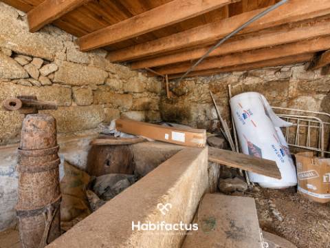 Moradia T2 de Pedra à venda para Restaurar em Cabanas do Viriato -  Carregal do Sal - Viseu.