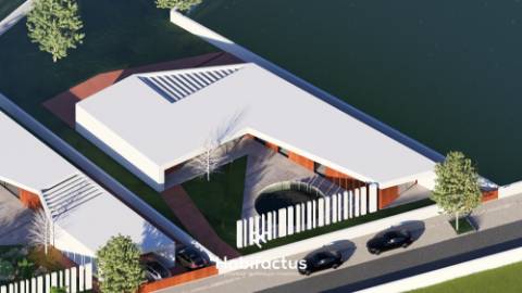 Moradia Térrea T4 Nova com Design Moderno e Estacionamento