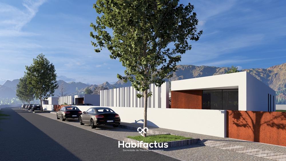 Moradia Térrea T4 Nova com Design Moderno e Estacionamento