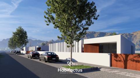 Moradia Térrea T4 Nova com Design Moderno e Estacionamento