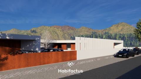 Moradia Térrea T4 Nova com Design Moderno e Estacionamento