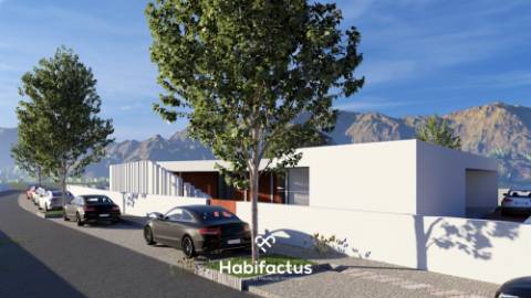 Moradia Térrea T4 Nova com Design Moderno e Estacionamento