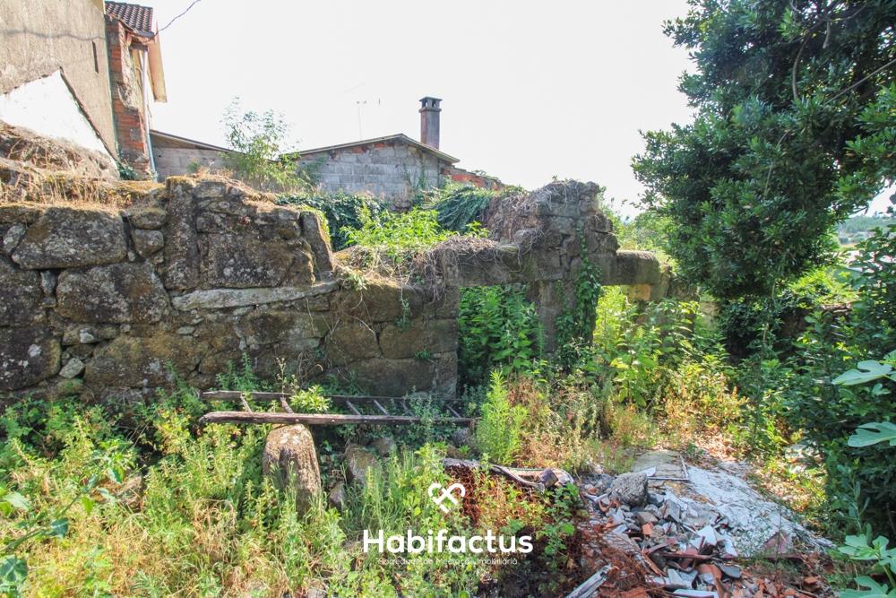 www.habifactus.com>imóveis>moradia para restaurar Ótima localização-Tondela-venda