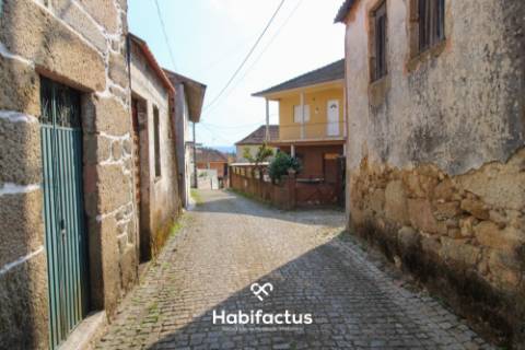 www.habifactus.com>imóveis>moradia para restaurar Ótima localização-Tondela-venda