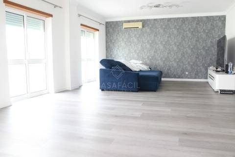 Dúplex TT1+3 em Alcochete - Urbanização dos Barris