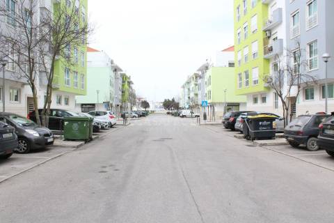 Dúplex TT1+3 em Alcochete - Urbanização dos Barris