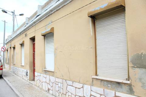 3 Moradias todas T2 no Montijo - Investimento!