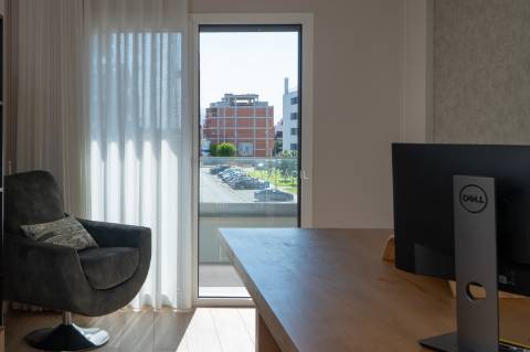 Apartamento T3 no Alto dos Moinhos!