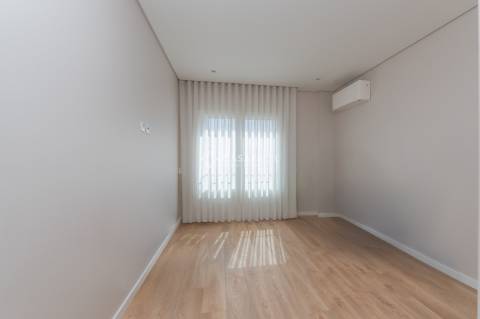 Apartamento T3 no Alto dos Moinhos!