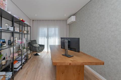 Apartamento T3 no Alto dos Moinhos!