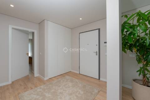 Apartamento T3 no Alto dos Moinhos!