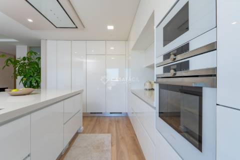 Apartamento T3 no Alto dos Moinhos!