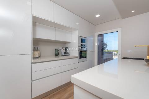 Apartamento T3 no Alto dos Moinhos!