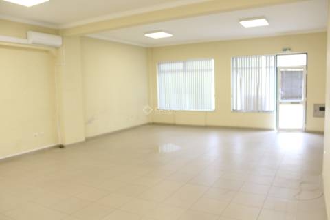 Loja com 61 m2 em Alcochete - Arrendamento