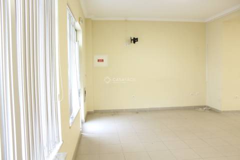 Loja com 61 m2 em Alcochete - Arrendamento