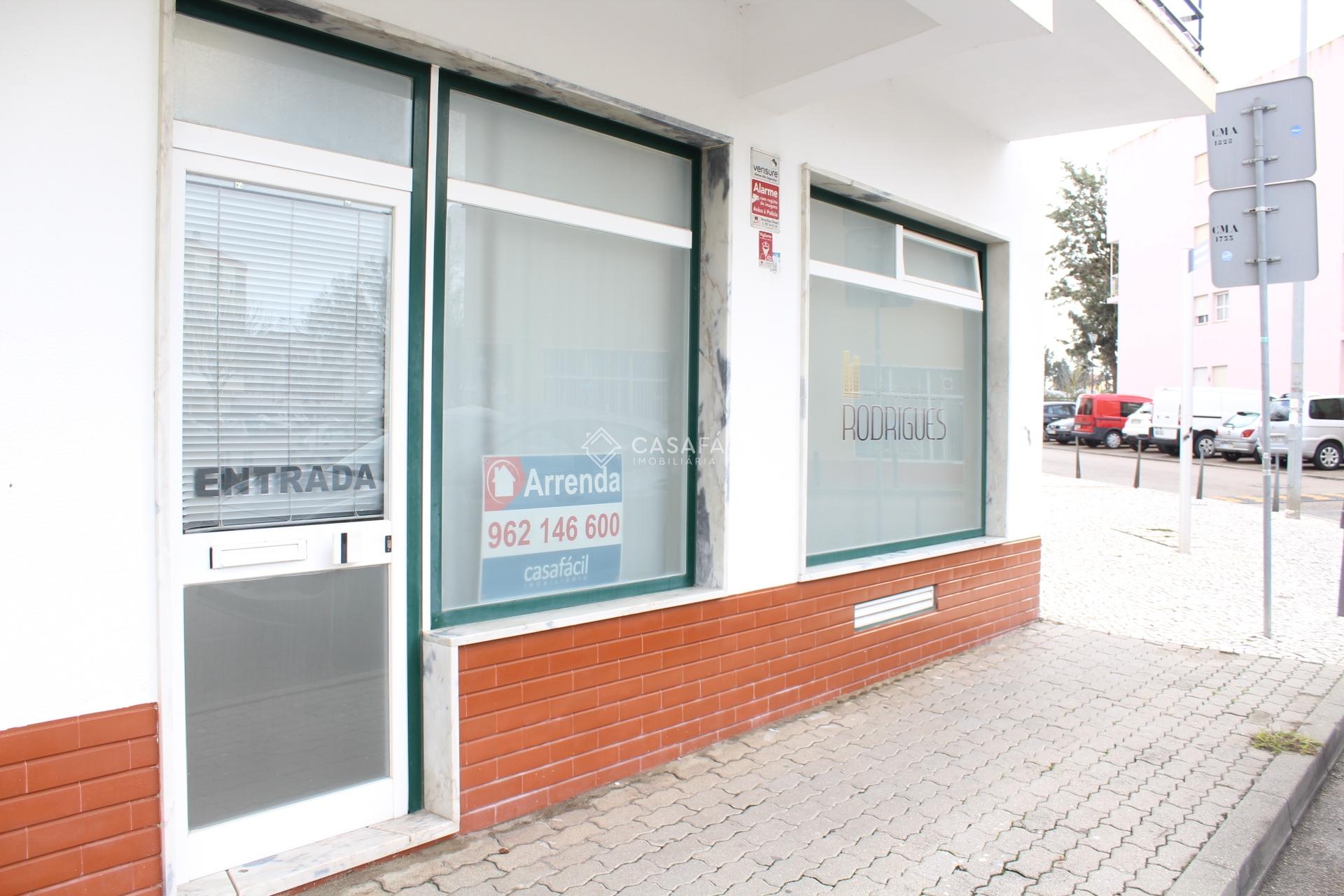 Loja com 61 m2 em Alcochete - Arrendamento