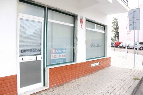 Loja com 61 m2 em Alcochete - Arrendamento
