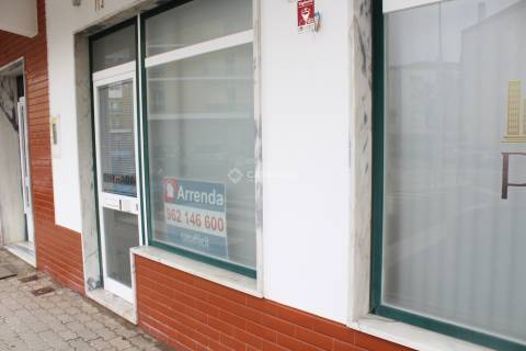 Loja com 61 m2 em Alcochete - Arrendamento