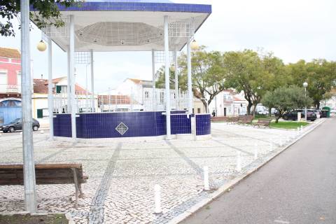 Predio no Centro do Samouco