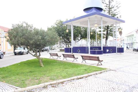 Predio no Centro do Samouco