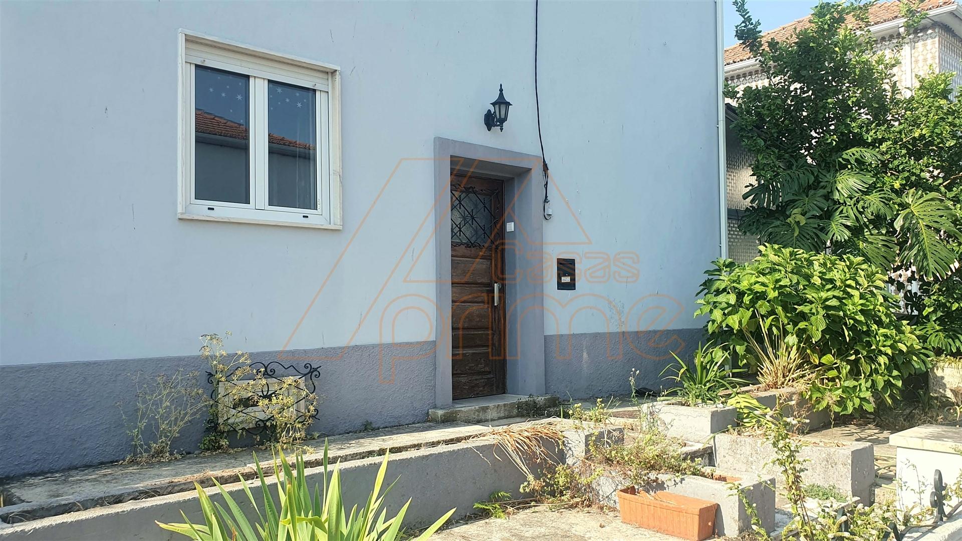 Moradia geminada T3+3 - Bairro Norton de Matos - Coimbra/Venda