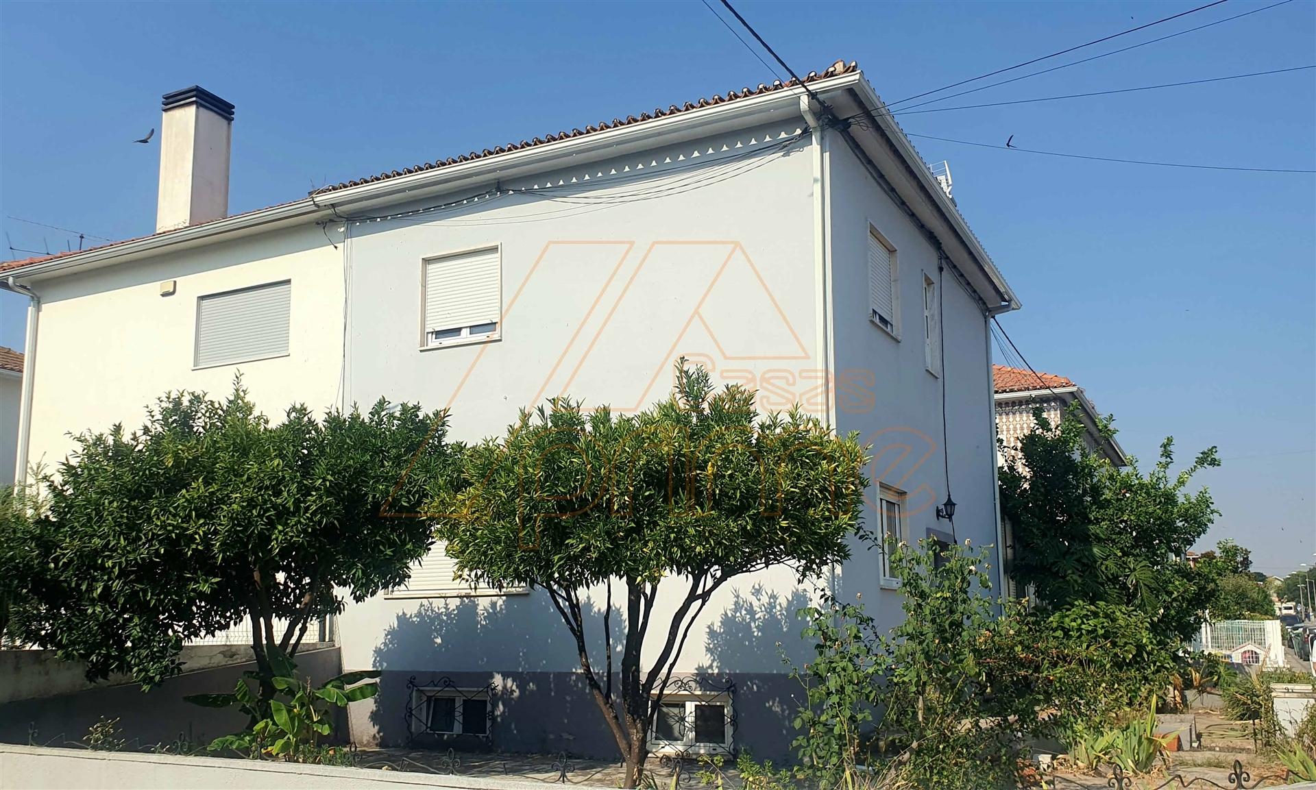 Moradia geminada T3+3 - Bairro Norton de Matos - Coimbra/Venda