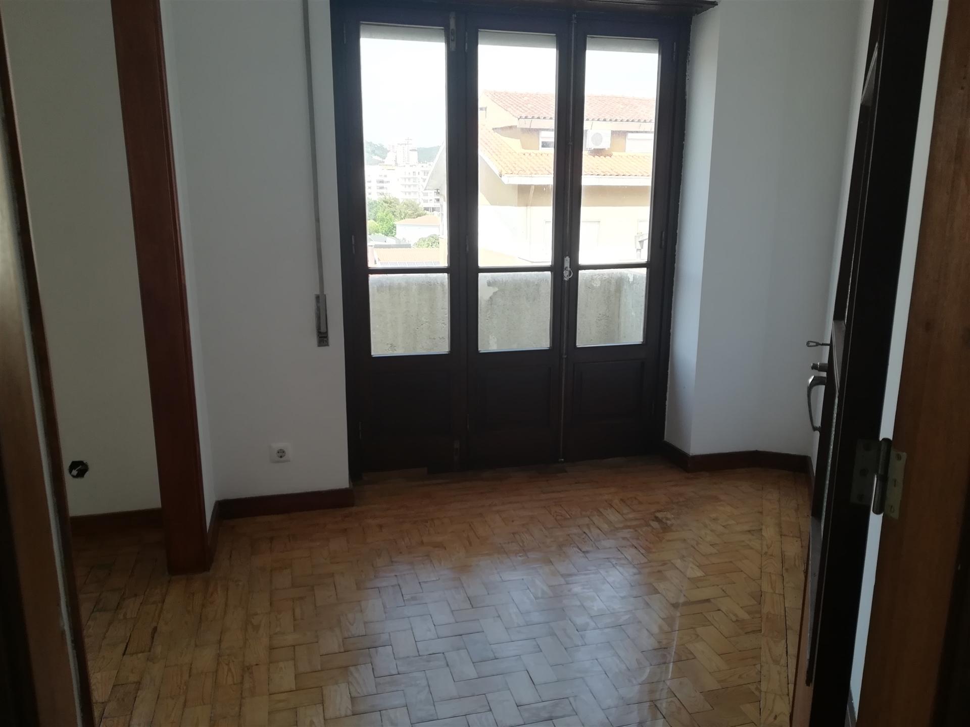 Apartamento T4 - Bairro Norton de Matos - Coimbra/Venda