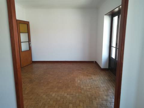 Apartamento T4 - Bairro Norton de Matos - Coimbra/Venda