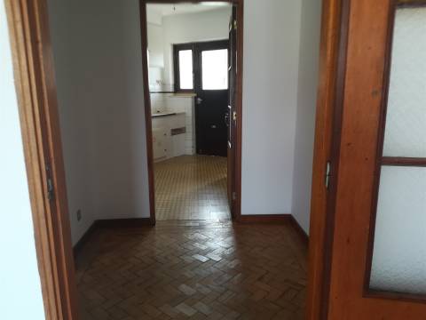 Apartamento T4 - Bairro Norton de Matos - Coimbra/Venda