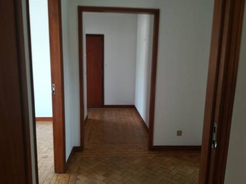 Apartamento T4 - Bairro Norton de Matos - Coimbra/Venda