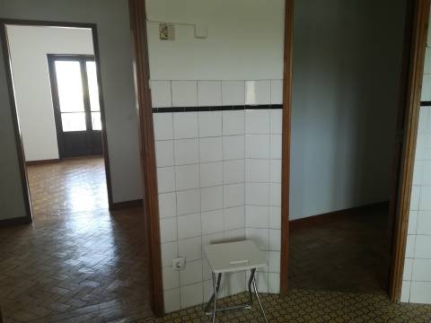 Apartamento T4 - Bairro Norton de Matos - Coimbra/Venda