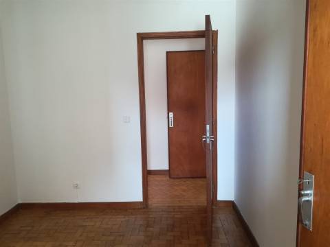 Apartamento T4 - Bairro Norton de Matos - Coimbra/Venda