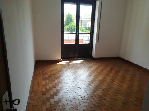 Apartamento T4 - Bairro Norton de Matos - Coimbra/Venda