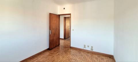 Apartamento T4 - Bairro Norton de Matos - Coimbra/Venda