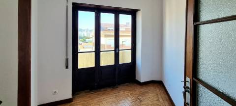 Apartamento T4 - Bairro Norton de Matos - Coimbra/Venda