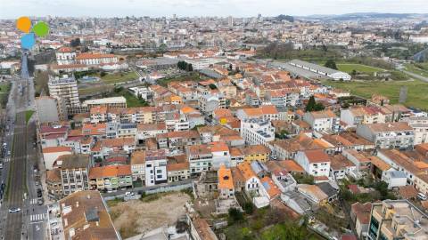 Moradia para restaurar e Vila Nova de Gaia