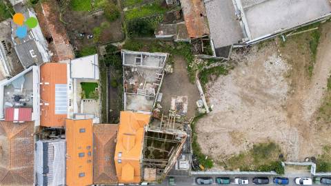 Moradia para restaurar e Vila Nova de Gaia