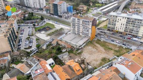Moradia para restaurar e Vila Nova de Gaia