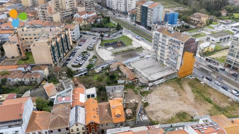 Moradia para restaurar e Vila Nova de Gaia