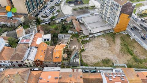 Moradia para restaurar e Vila Nova de Gaia