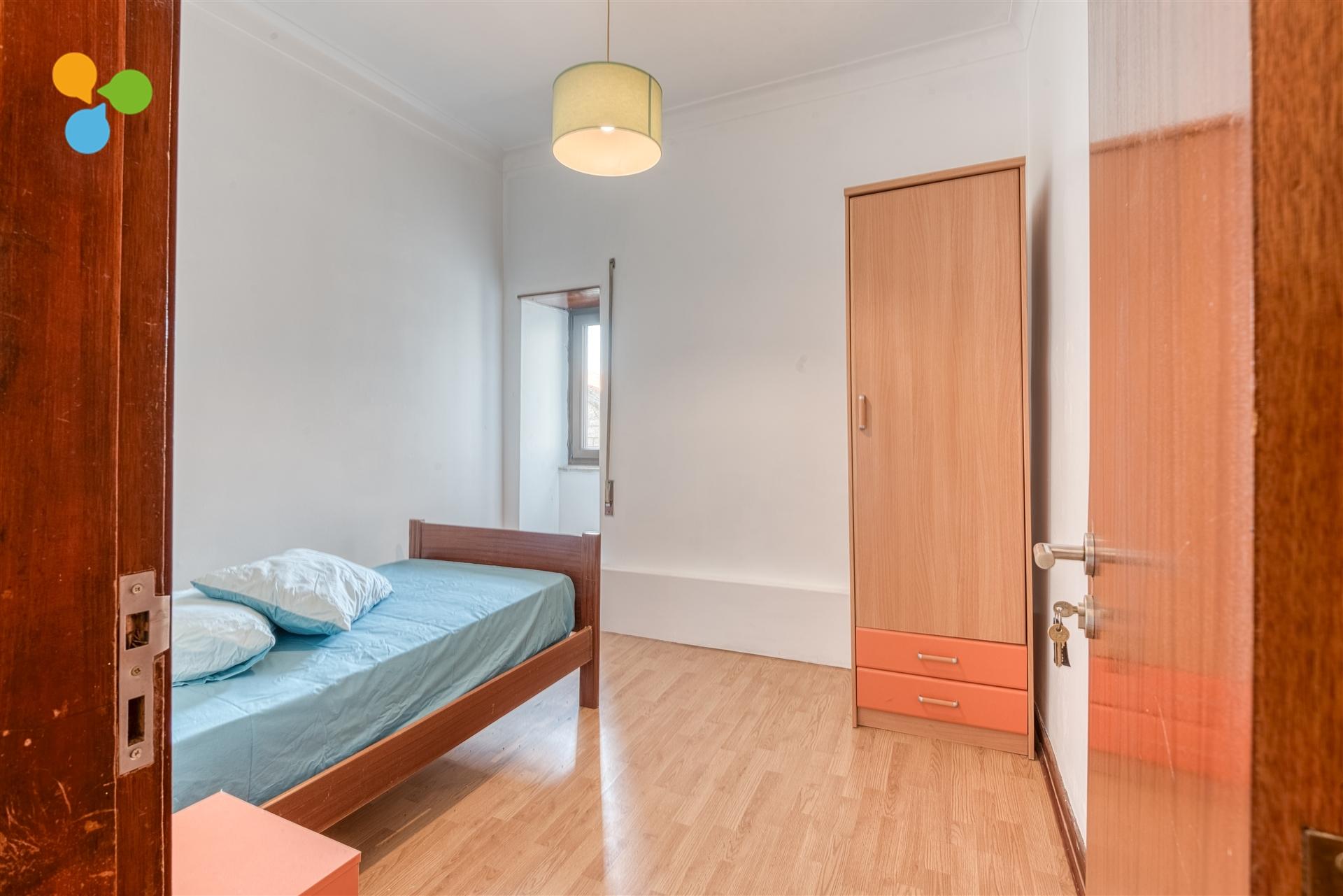 Quarto T4 TRIPLEX Arrendamento em Covilhã e Canhoso,Covilhã