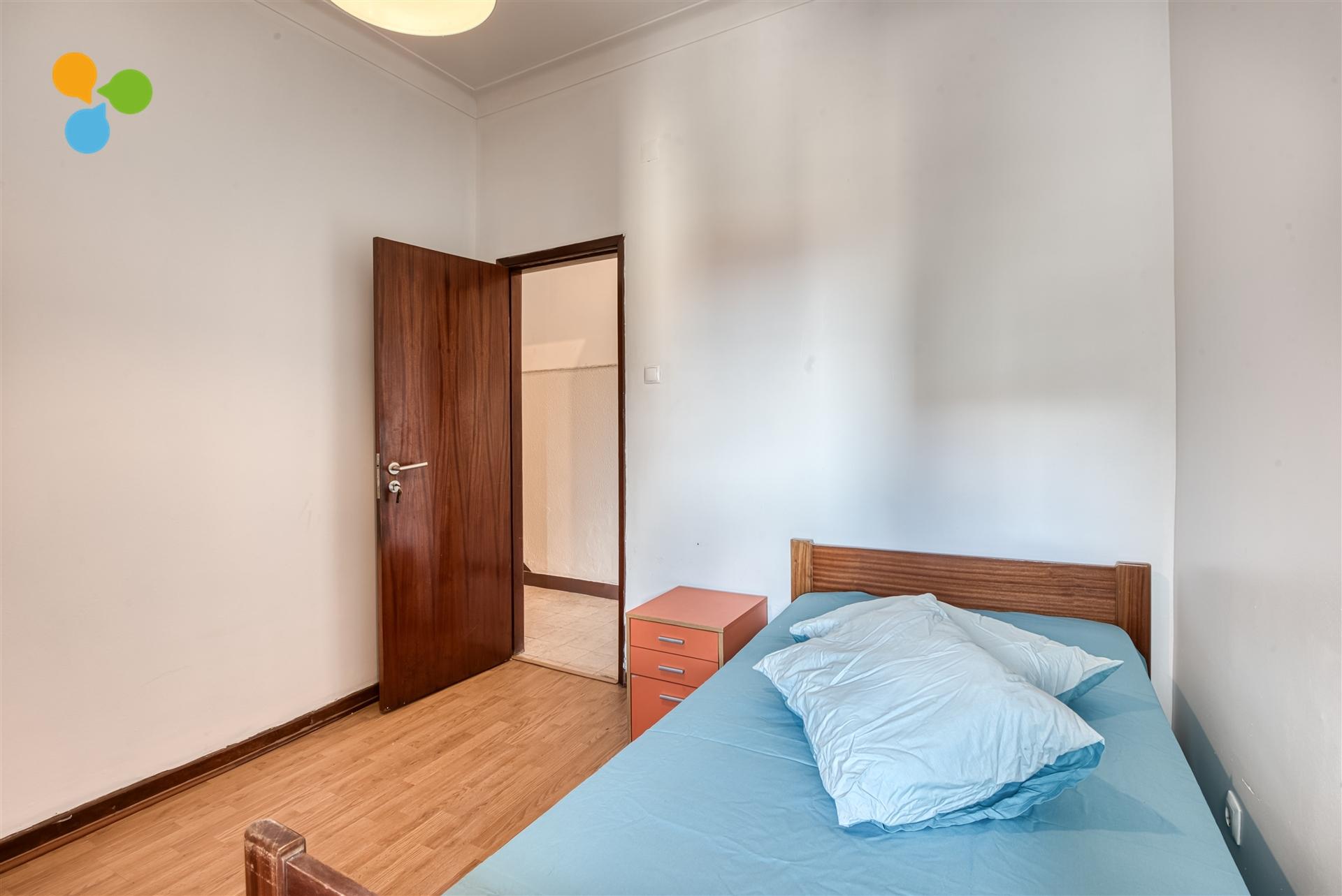 Quarto T4 TRIPLEX Arrendamento em Covilhã e Canhoso,Covilhã