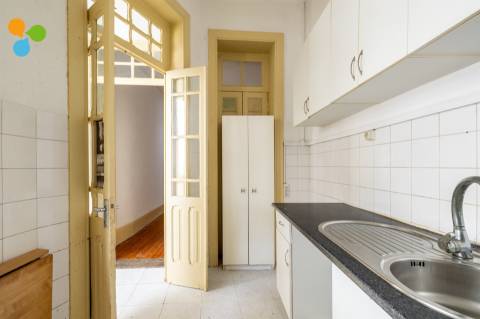 Prédio em Costa Cabral