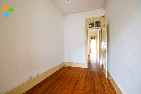 Prédio em Costa Cabral