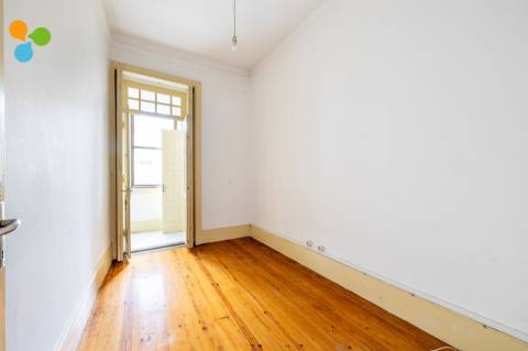 Prédio em Costa Cabral