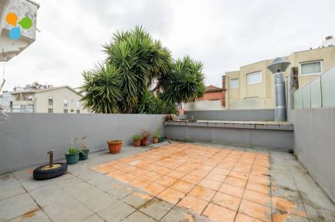 Prédio em Costa Cabral