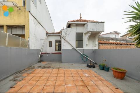 Prédio em Costa Cabral