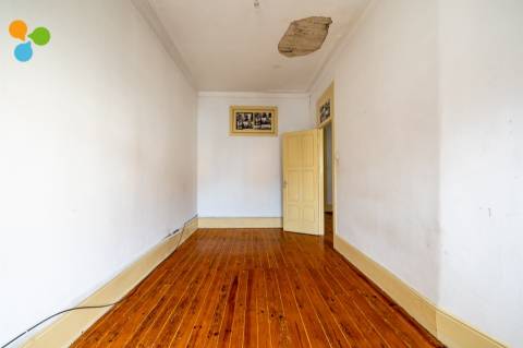 Prédio em Costa Cabral